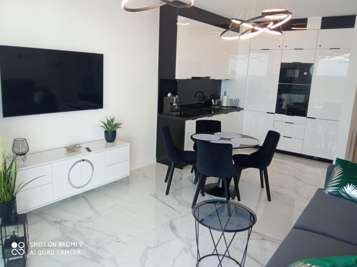 Apartament Z Widokiem Na Morze W Kompleksie Hevenia 里沃 外观 照片